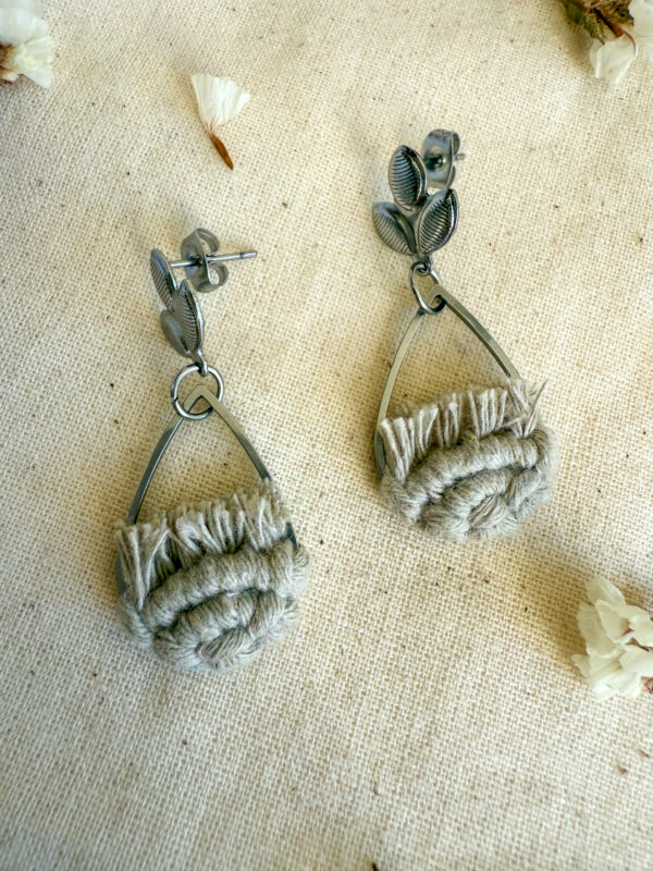 Boucles d'oreilles "Ondine" - Pale Olive – Image 3