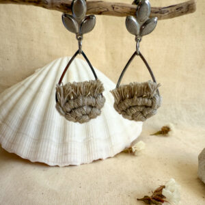 Boucles d'oreilles "Ondine" - Pale Olive – Image 2