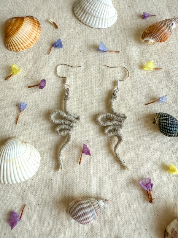 Boucles d’oreilles « Manasa » – Pâle Olive