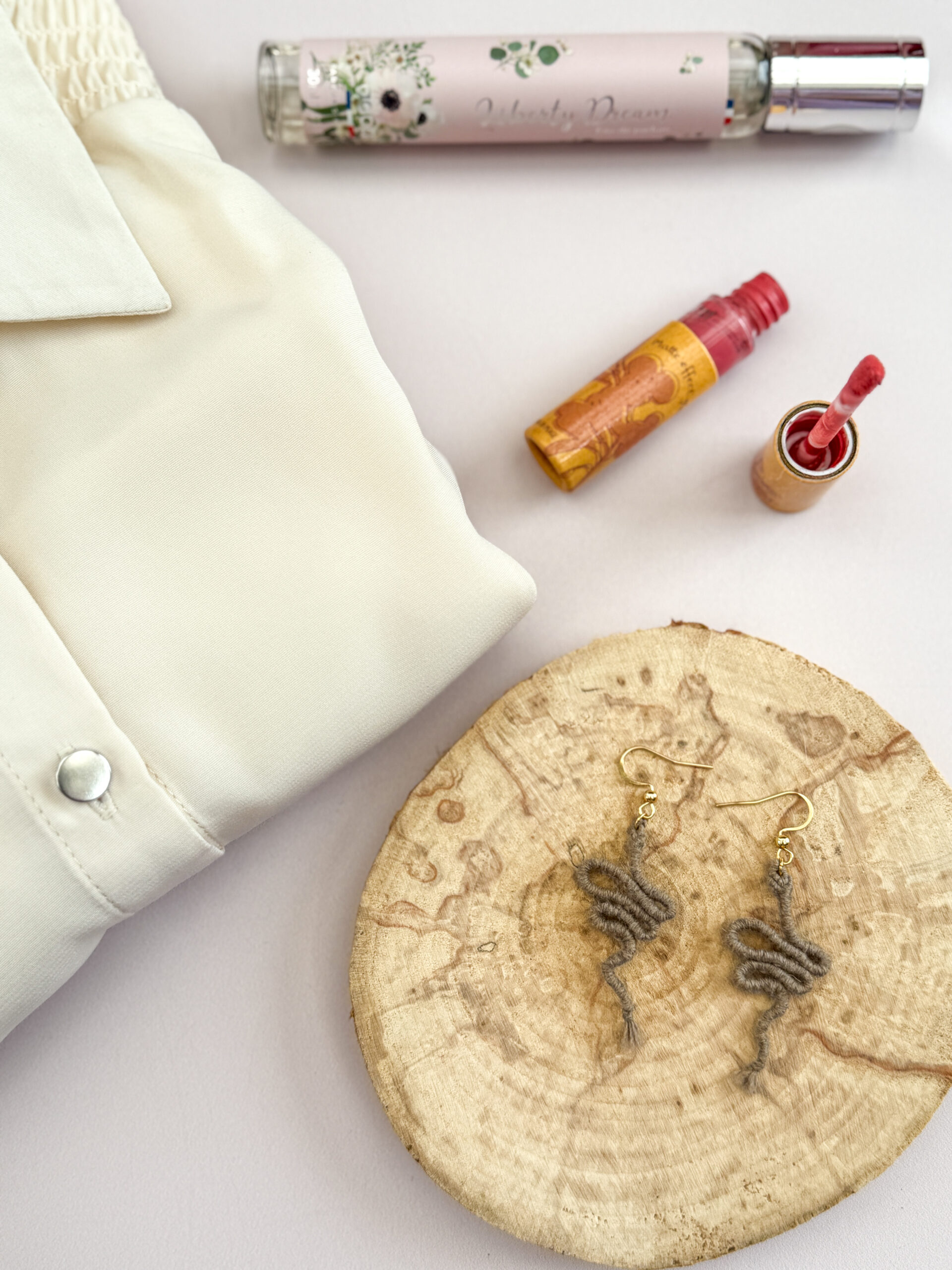 Boucles d'oreilles "Manasa" - Mocha Mousse – Image 4