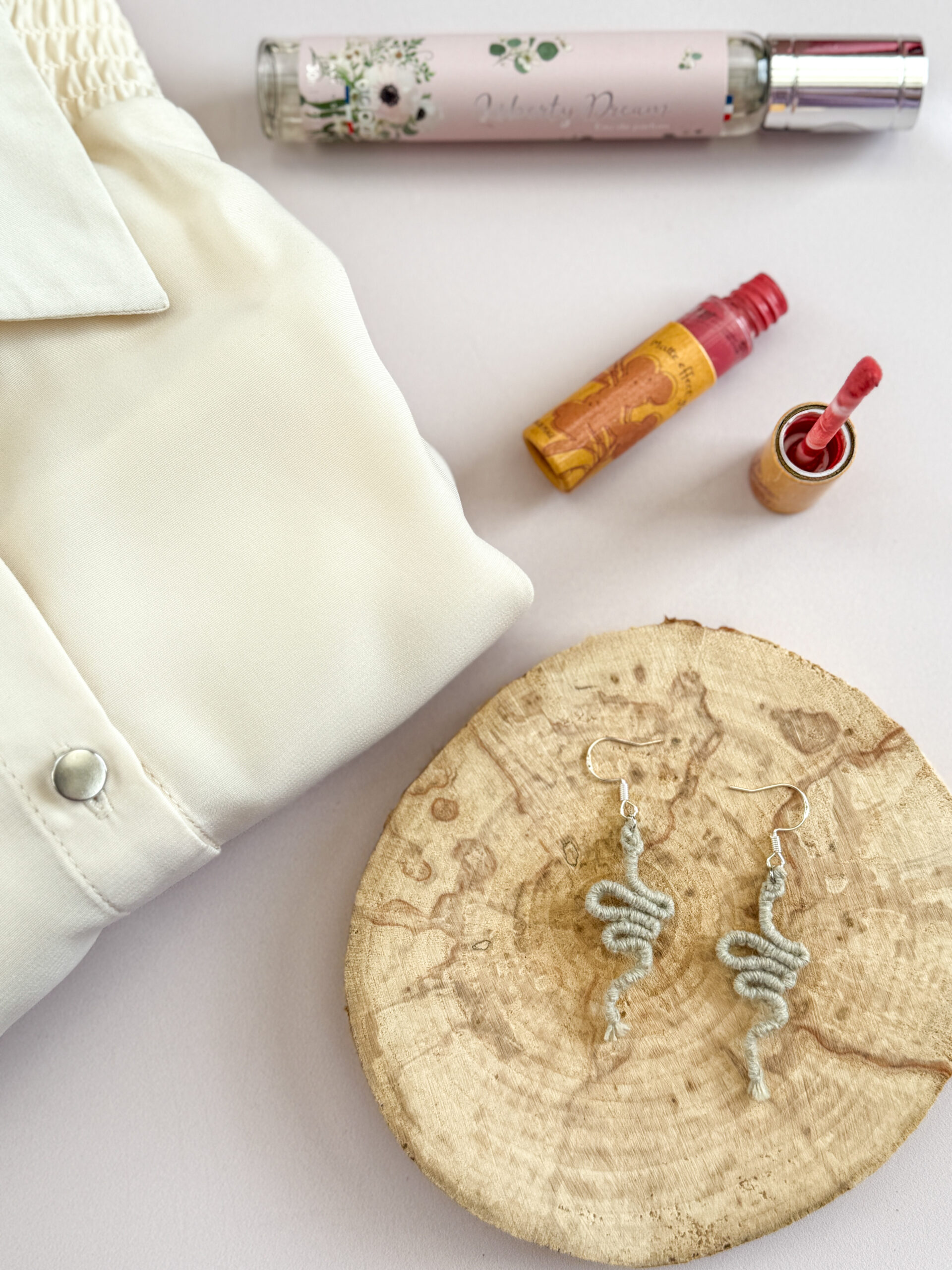 Boucles d'oreilles "Manasa" - Pâle Olive – Image 4